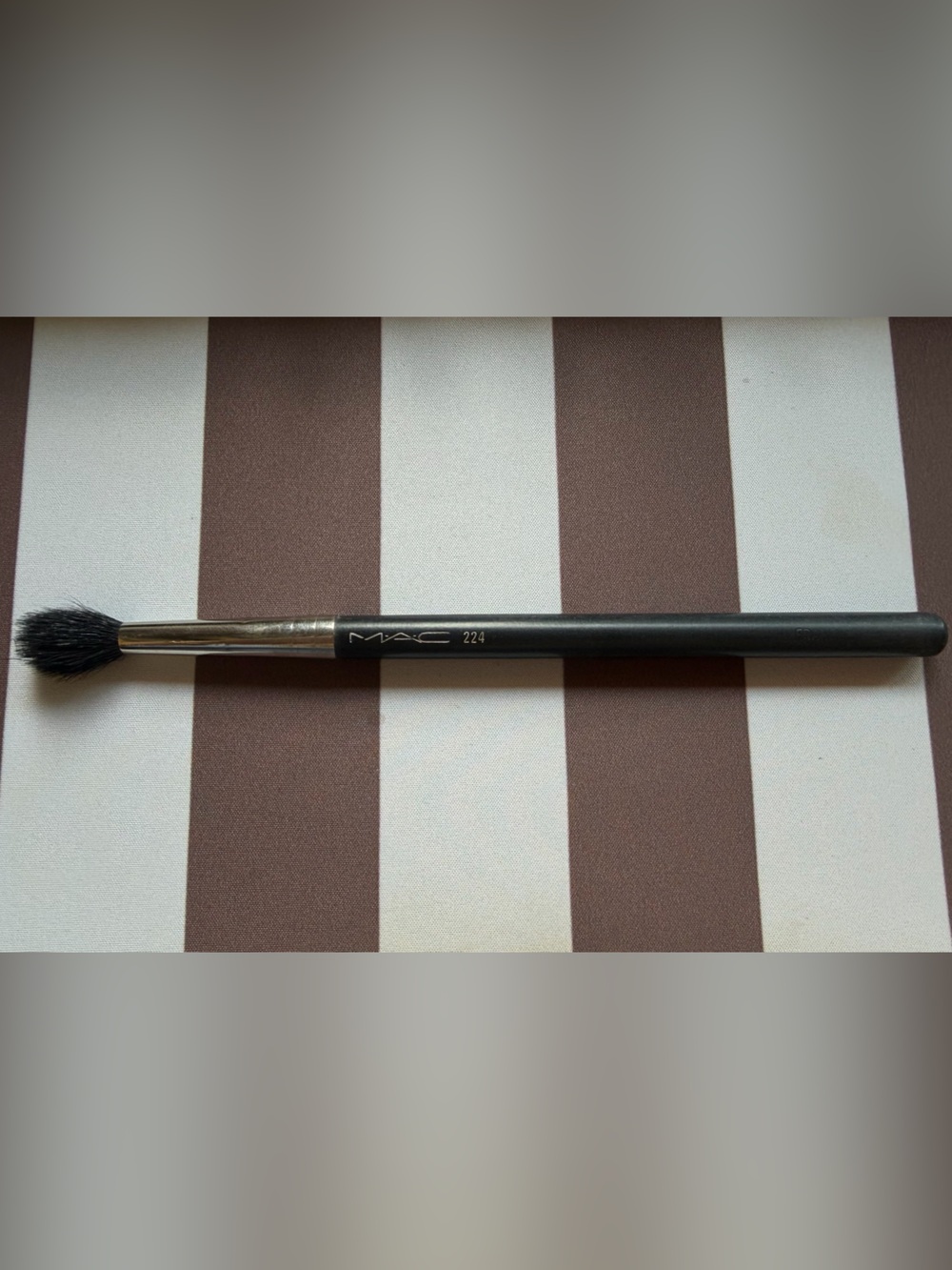 MAC 224 Blending Brush in Black